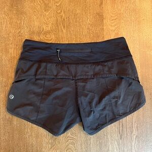 Women’s Lululemon Speed Up Shorts Sz 2 Black 2.5” inseam.  EUC